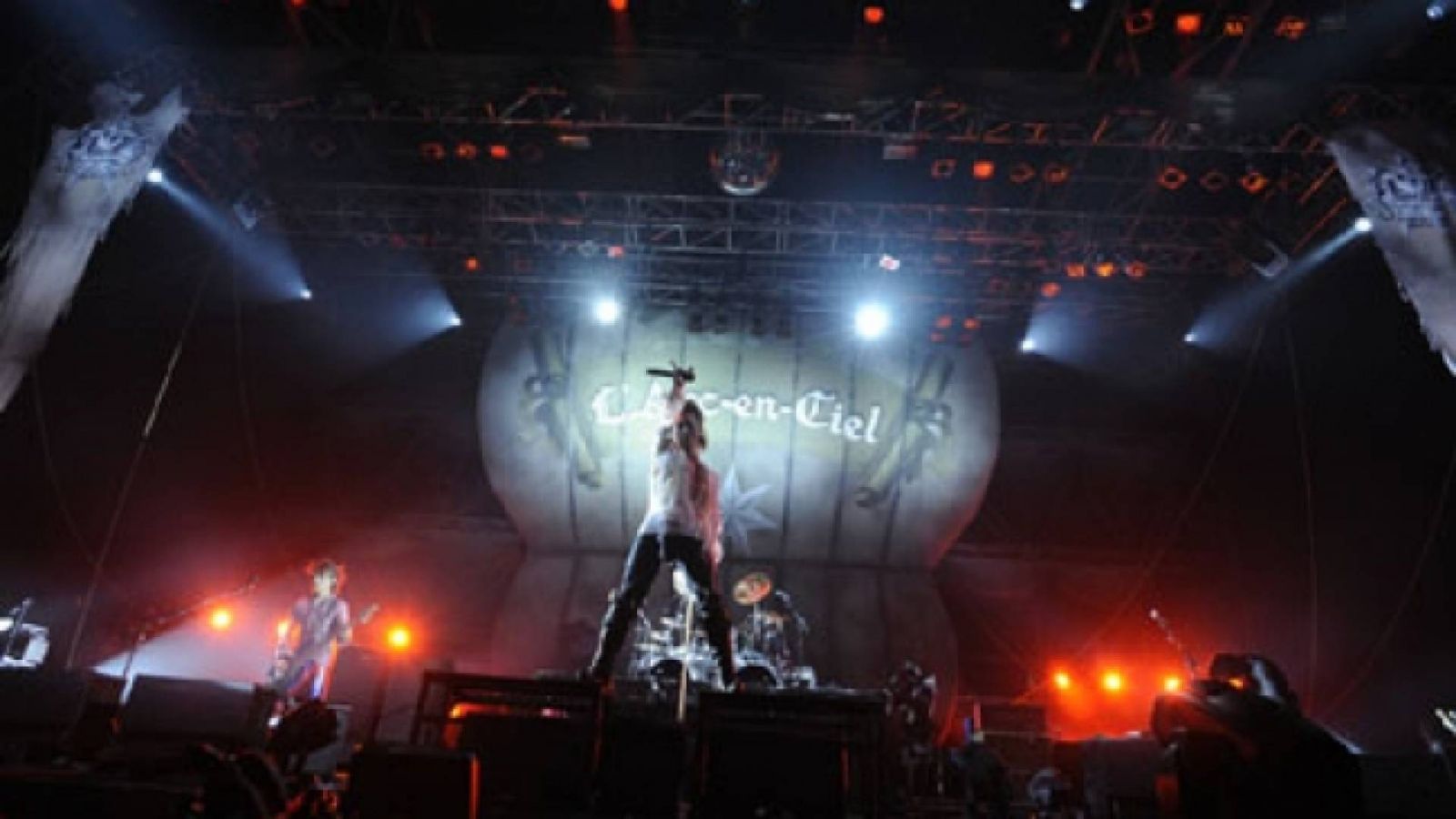 L'Arc~en~Ciel - TOUR 2008 L'7~Trans ASIA via PARIS~ © Sony Music Entertainment (Japan) Inc.