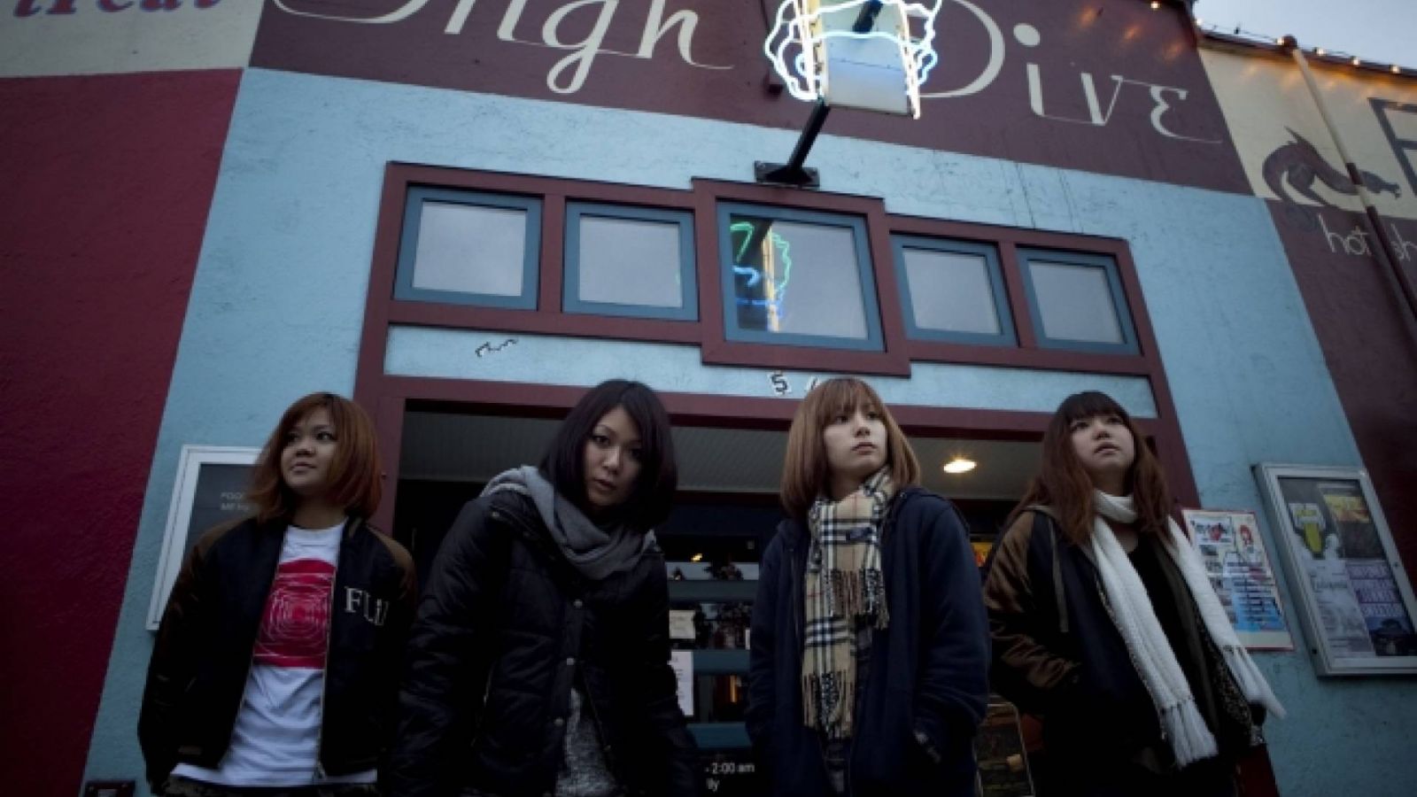 DEAR GIRLS de FLiP... © Sony Music Entertainment (Japan) Inc.